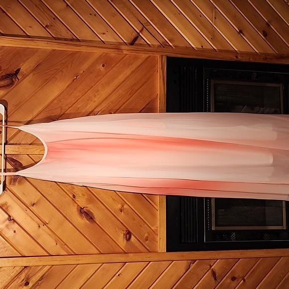 Pink Lily Soft White Fabric Size Large PTP 21 1/2 Inches Full Length 59 Inches - Picture 3 of 6